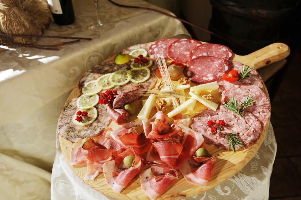 Il Castelluccio Country Resort Restaurant & Spa 巴贝里诺·迪·穆杰罗 外观 照片